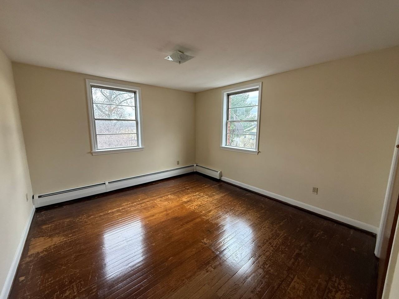 149 Adelaide St - Photo 4 of 8