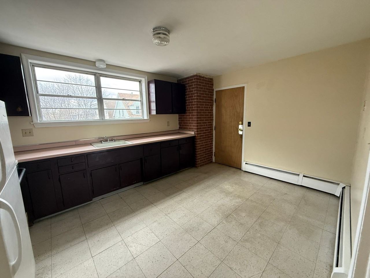 149 Adelaide St - Photo 6 of 8