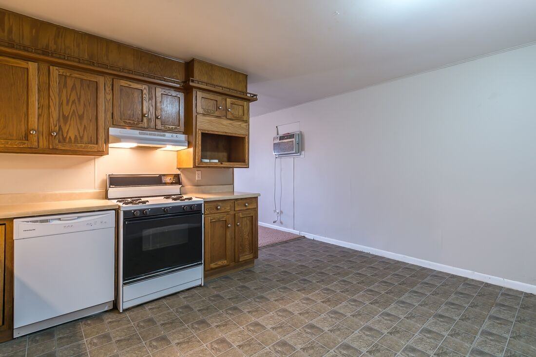 632 6th Ave E - Photo 3 of 7