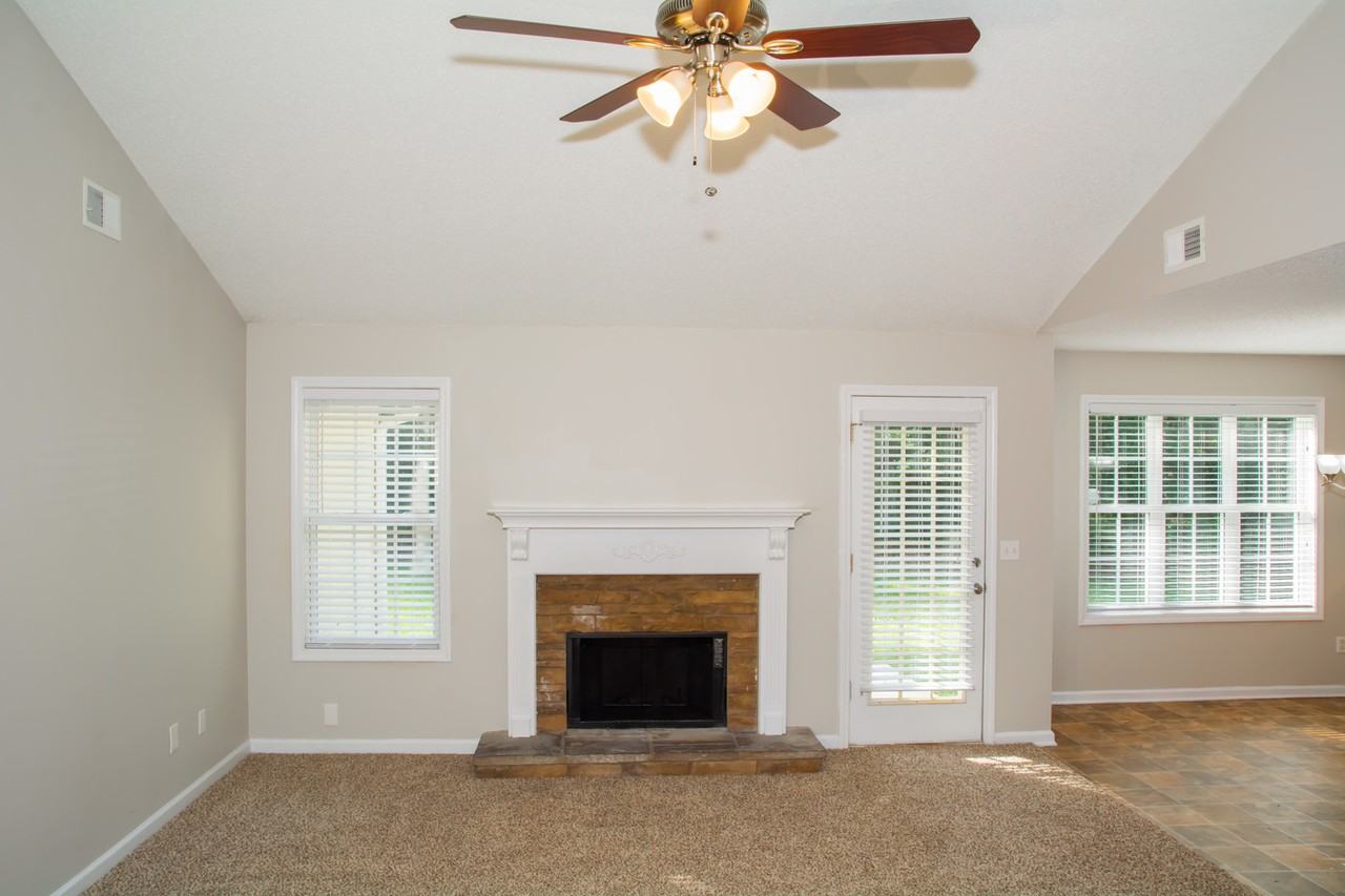 105 Stoneybrook - Photo 4 of 20