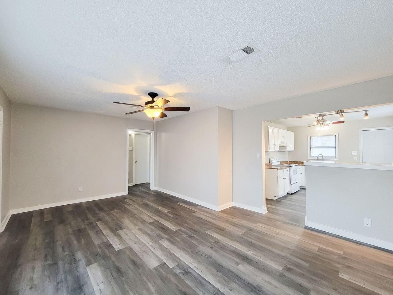 4817 Lawndale St - Photo 6 of 27