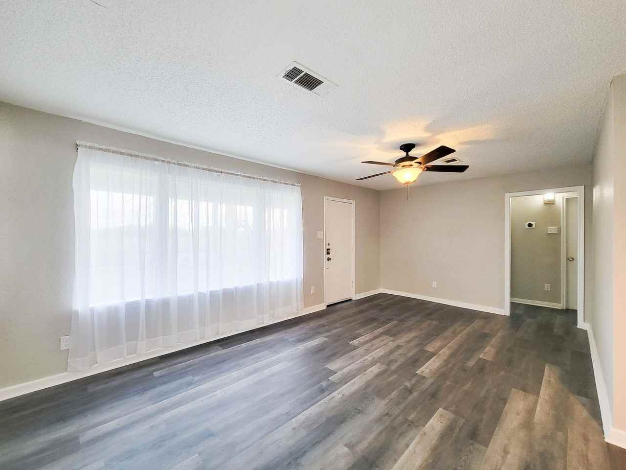 4817 Lawndale St - Photo 7 of 27