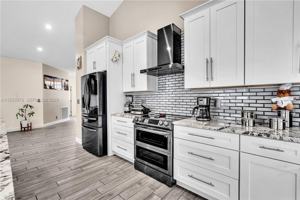 featured image of 8520 8520 Via Romana 82U