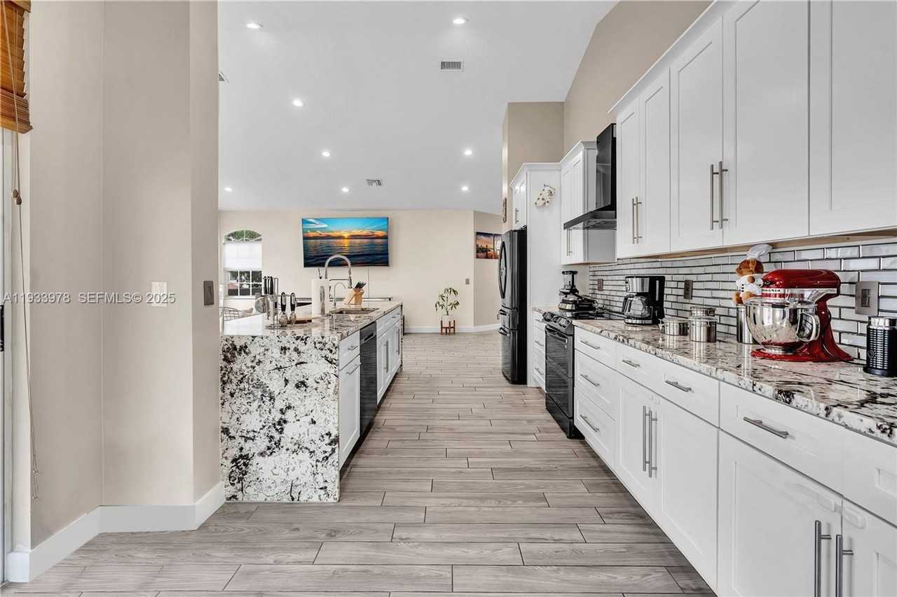 8520 8520 Via Romana 82U - Photo 3 of 16