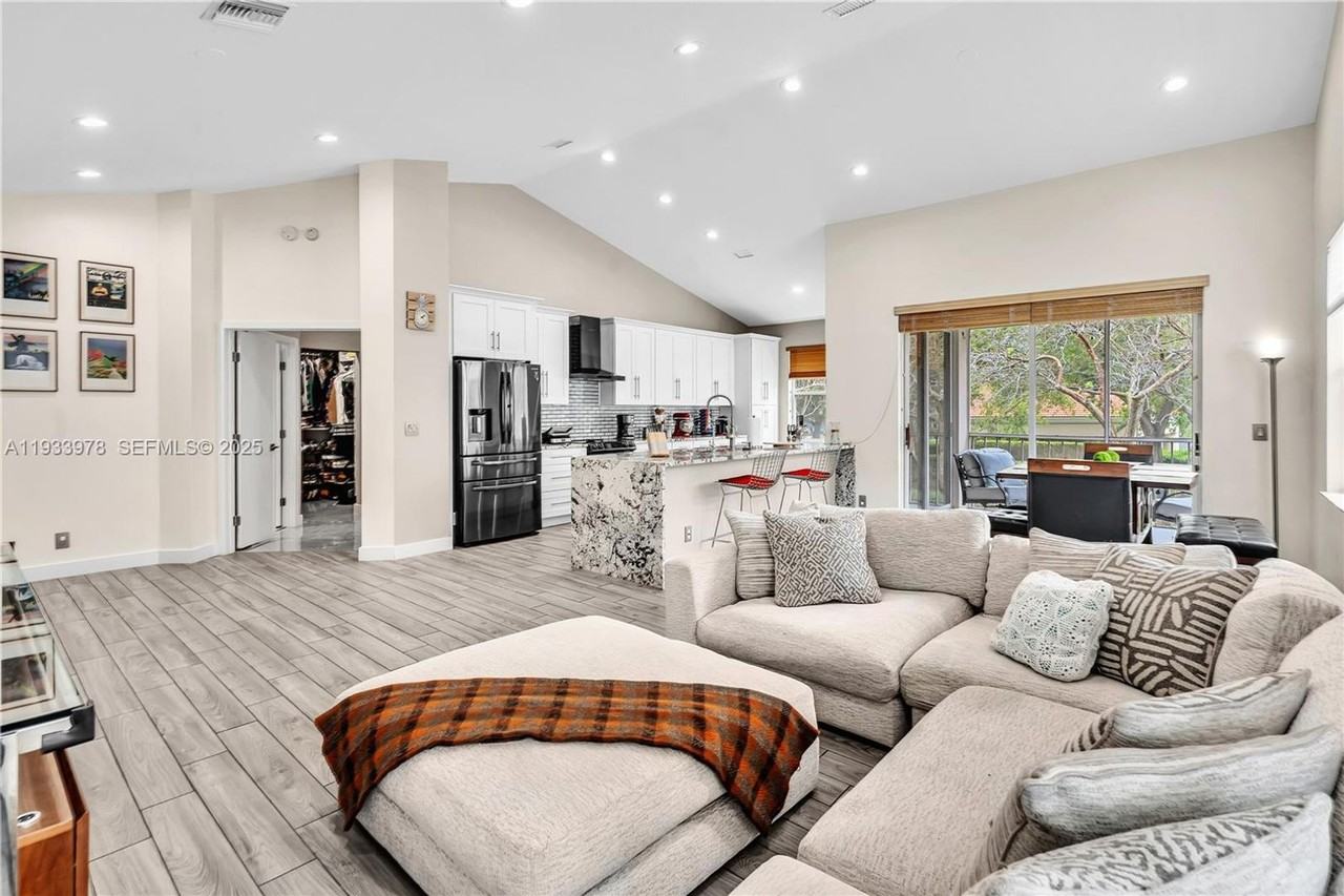 8520 8520 Via Romana 82U - Photo 7 of 16