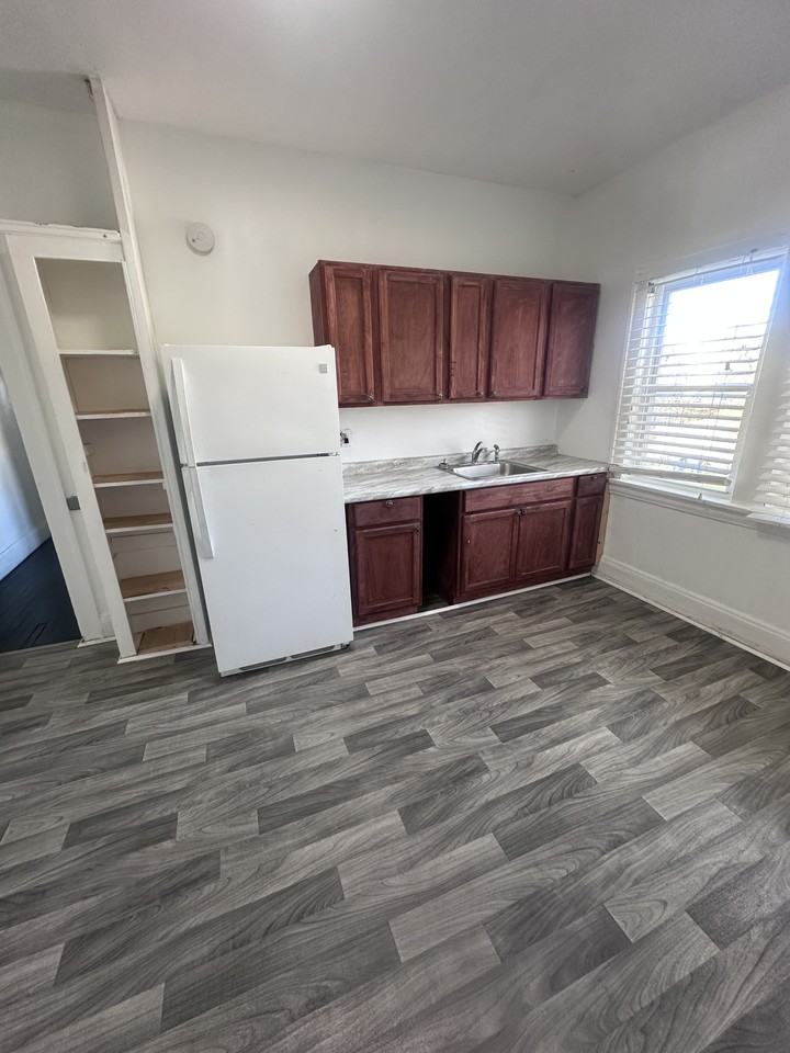 3412 E 147th St #3 - Photo 3 of 18