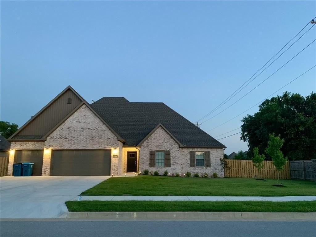 1911 Sw Nottingham Ave - Photo 2 of 22