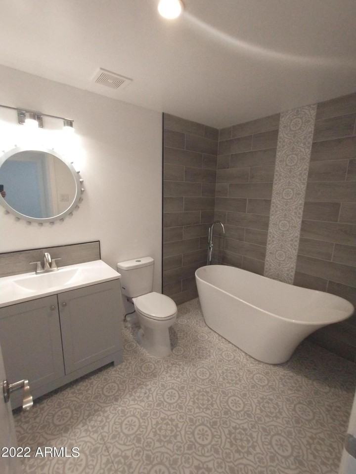 13802 N 17th Ave - Photo 4 of 31