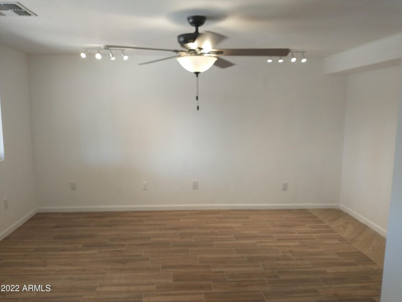 13802 N 17th Ave - Photo 6 of 31