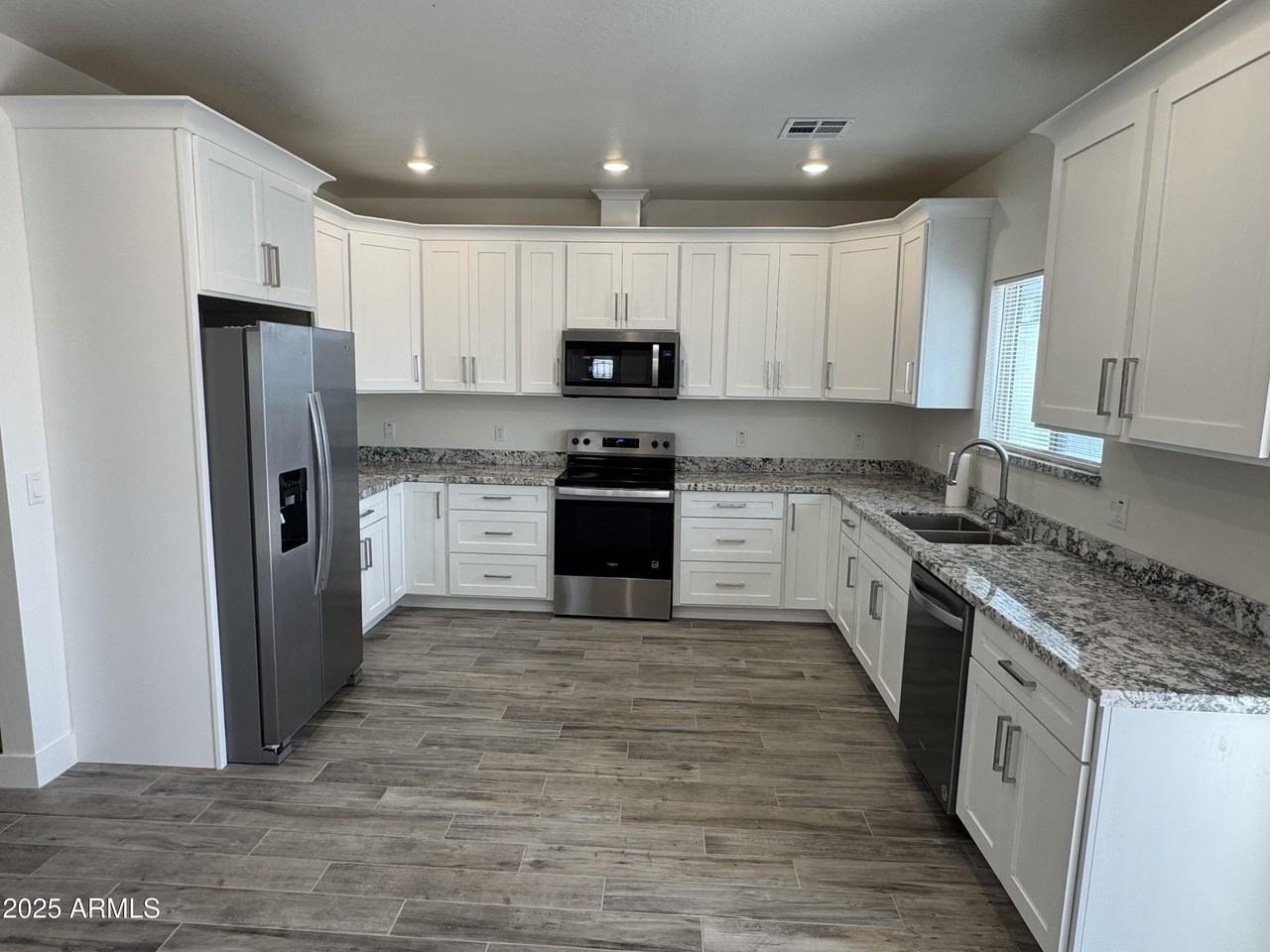 2814 E Roeser Rd #1 - Photo 4 of 16