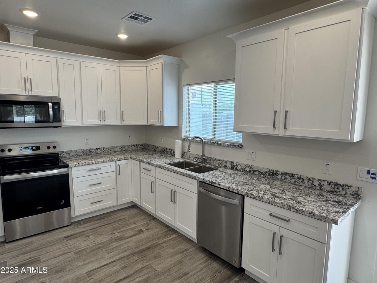 2814 E Roeser Rd #1 - Photo 5 of 16