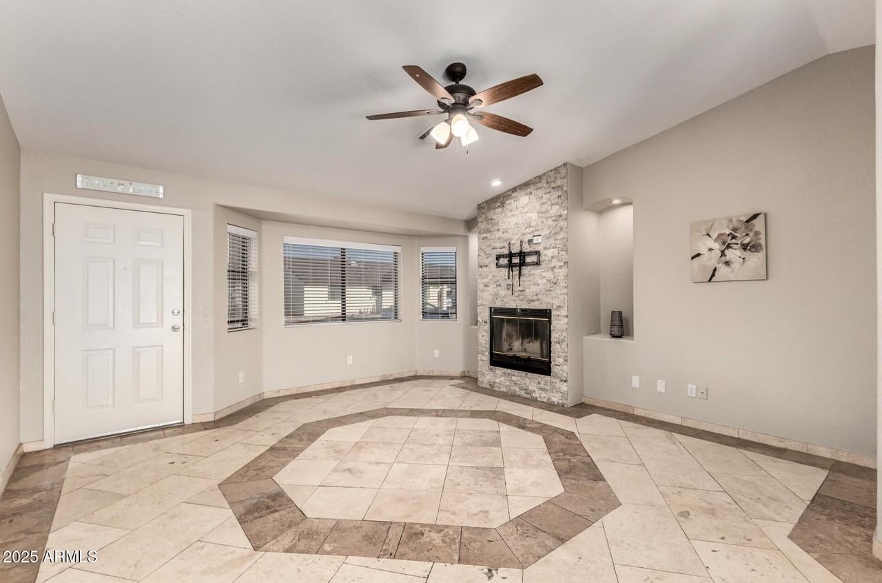 540 S Stardust Ln - Photo 5 of 32