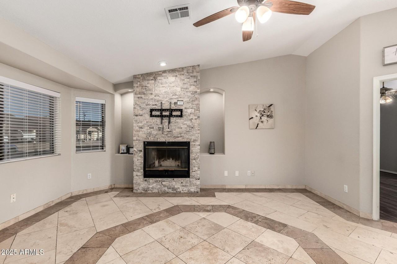 540 S Stardust Ln - Photo 6 of 32