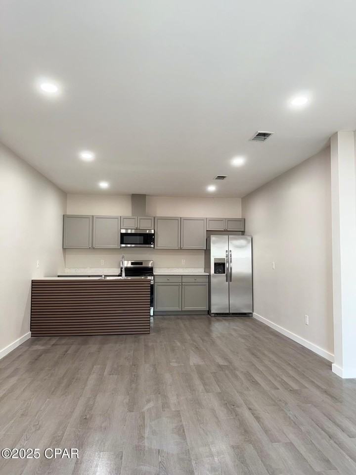 2913 E 5th Ct Unit A #A - Photo 3 of 17