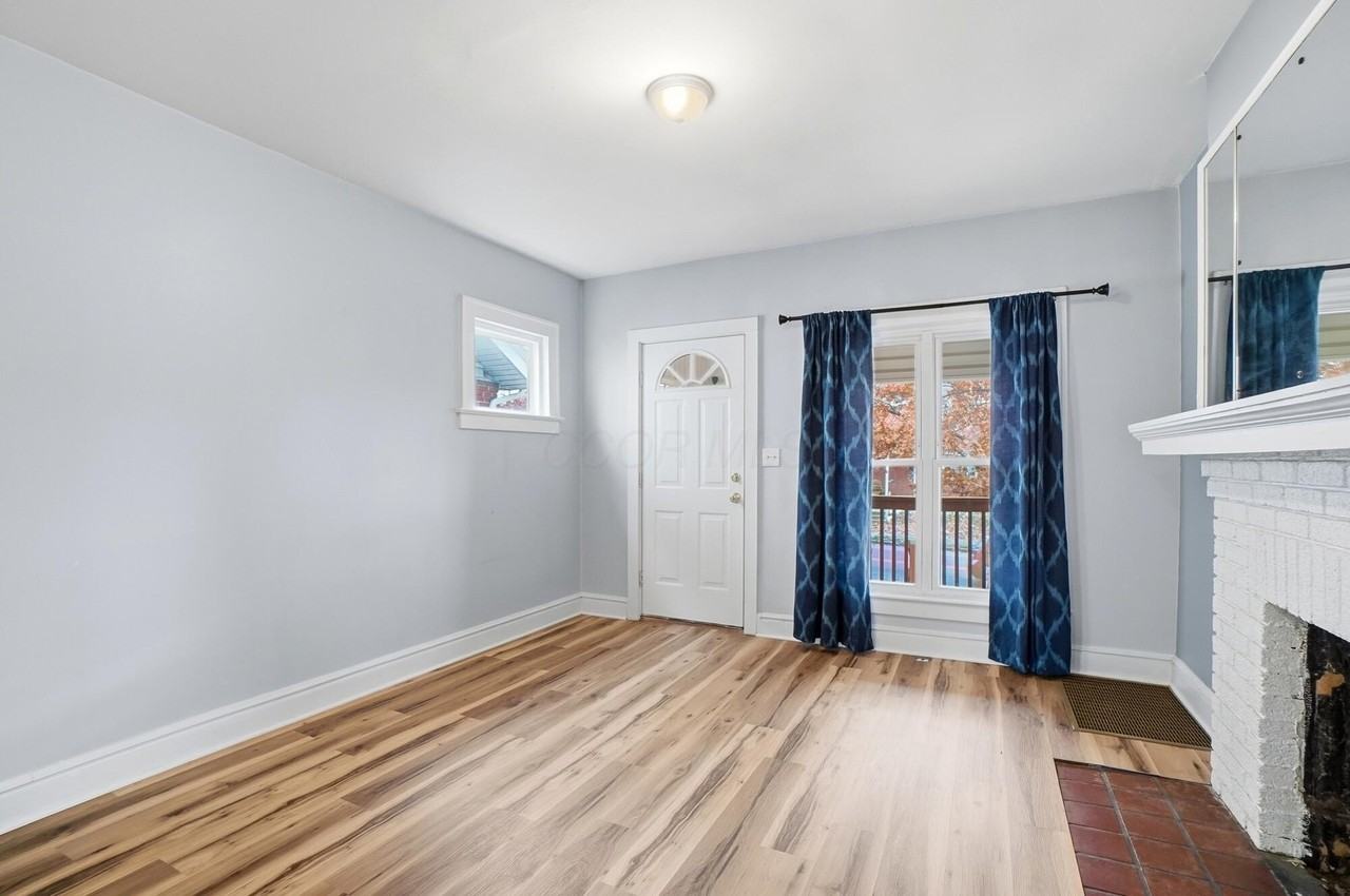 212 E Hudson St - Photo 4 of 24