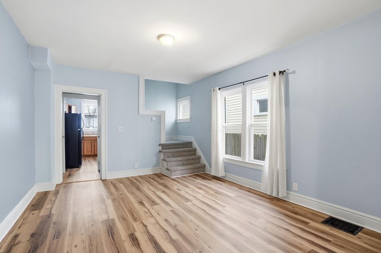 212 E Hudson St - Photo 7 of 24