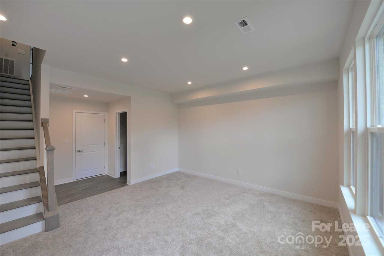 3724 Ellington St - Photo 4 of 23