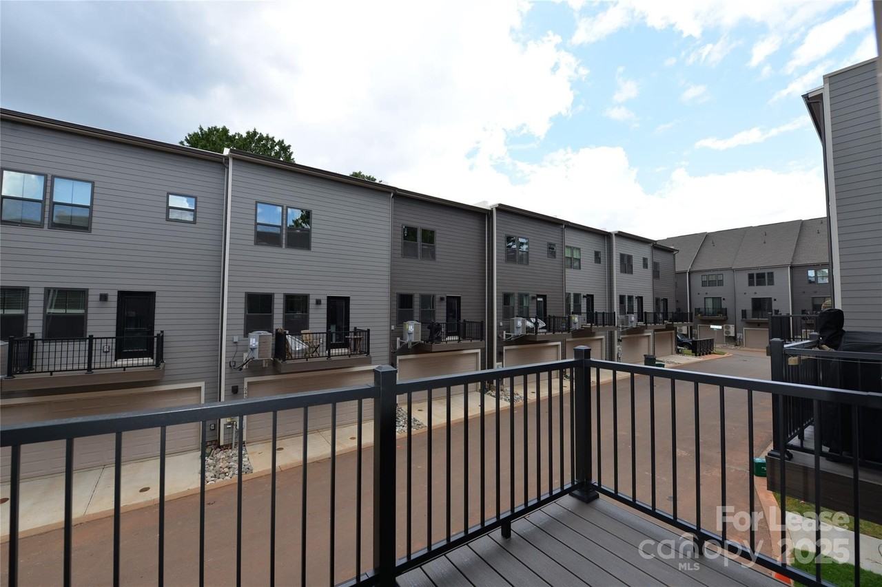 3724 Ellington St - Photo 5 of 23