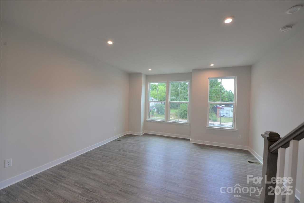 3724 Ellington St - Photo 6 of 23