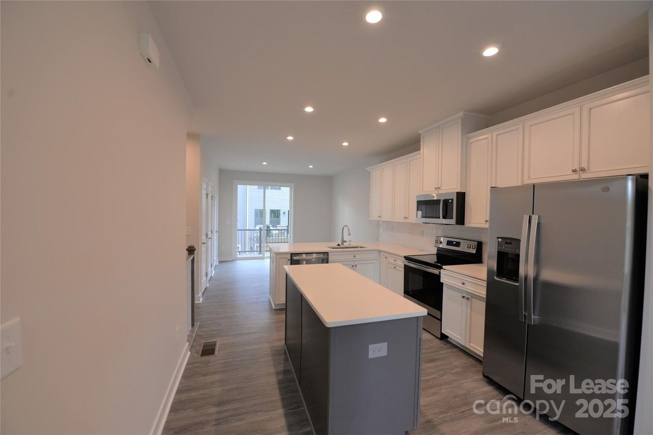 3724 Ellington St - Photo 7 of 23