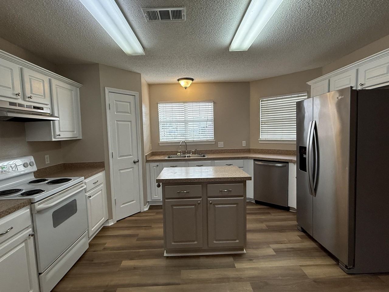 280 Limestone Cir - Photo 4 of 20