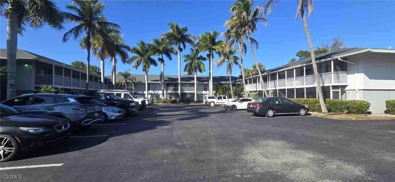 1849 Maravilla Ave Apt D6 #D6 - Photo 3 of 29