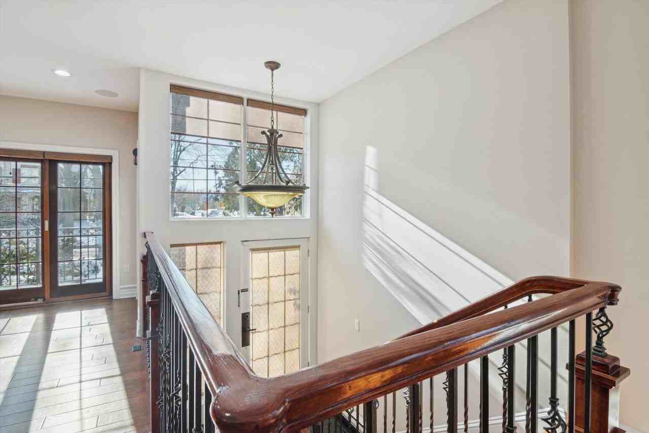 934 W Huron St - Photo 5 of 50