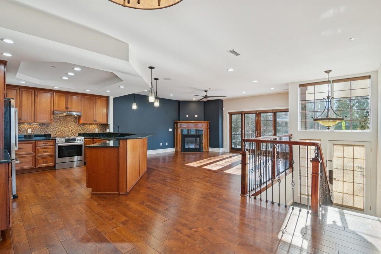 934 W Huron St - Photo 6 of 50