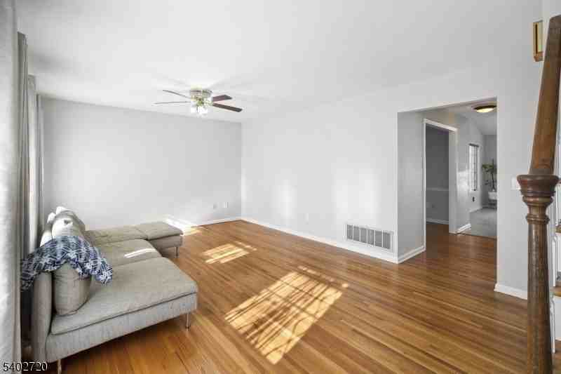 6 Hoagland Ct - Photo 5 of 28