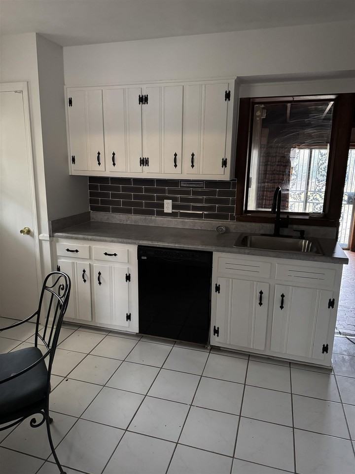 2404 Perry Cv - Photo 2 of 8