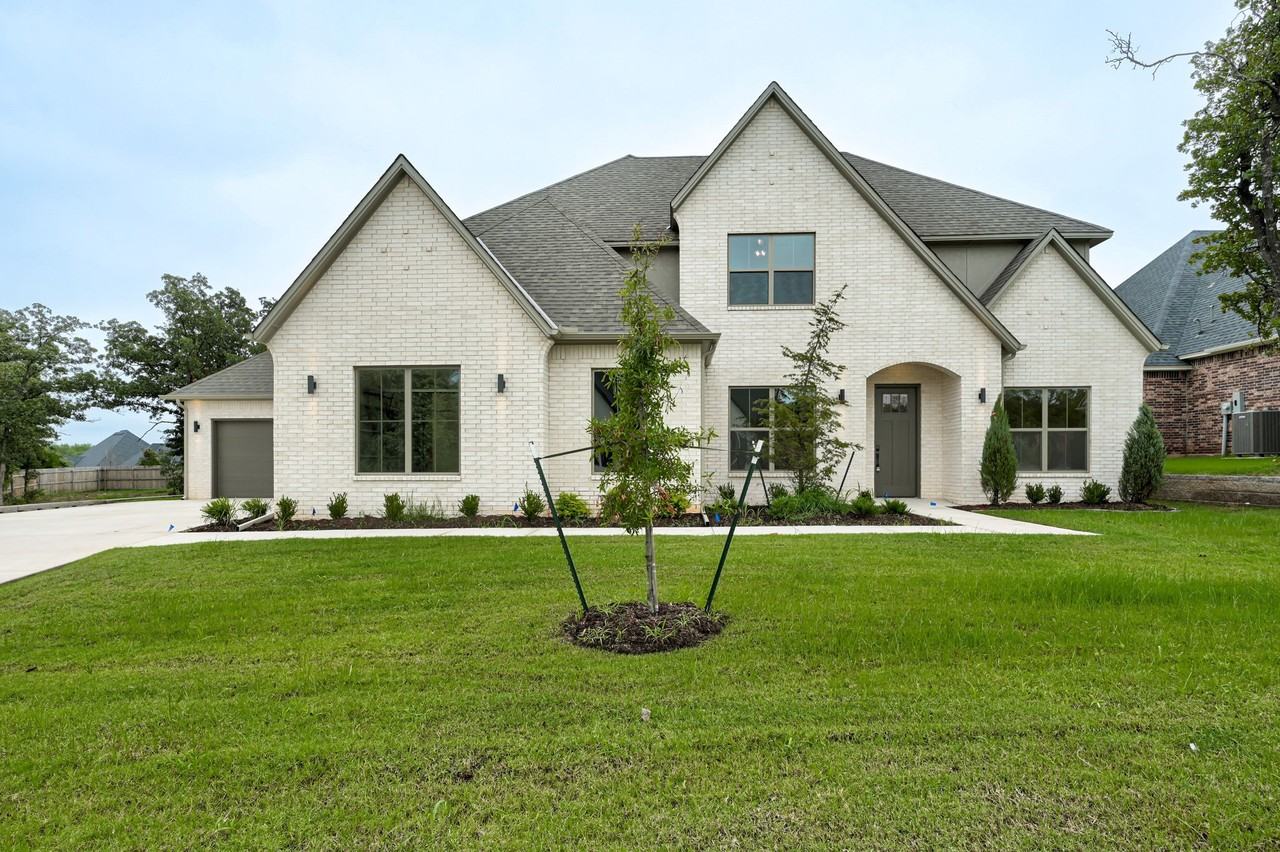 4616 Maple Ridge Dr #1 - Photo 4 of 44