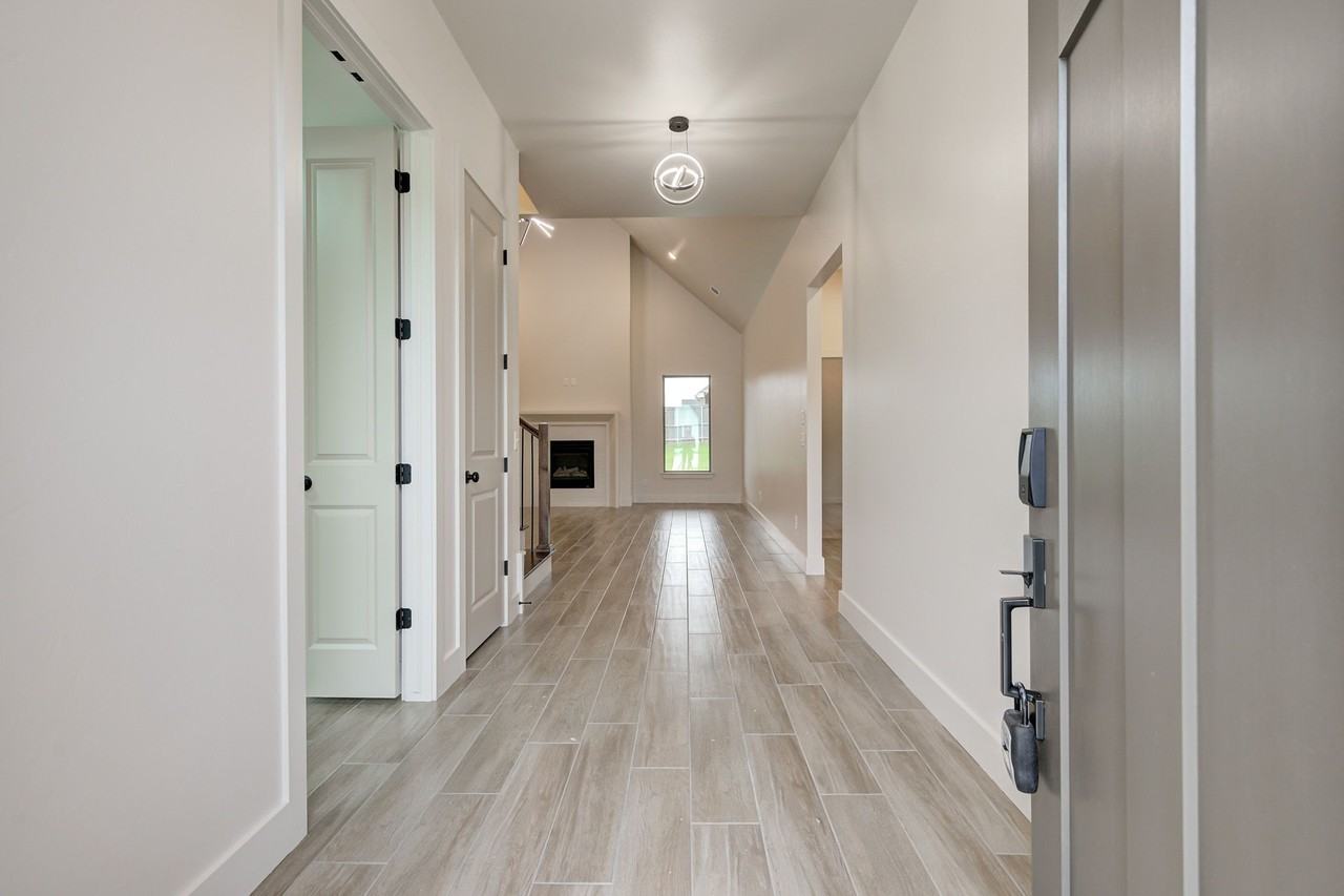 4616 Maple Ridge Dr #1 - Photo 6 of 44