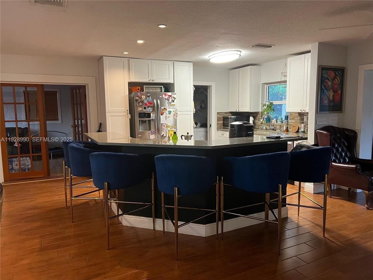 1040 Lyons Park Dr - Photo 3 of 14