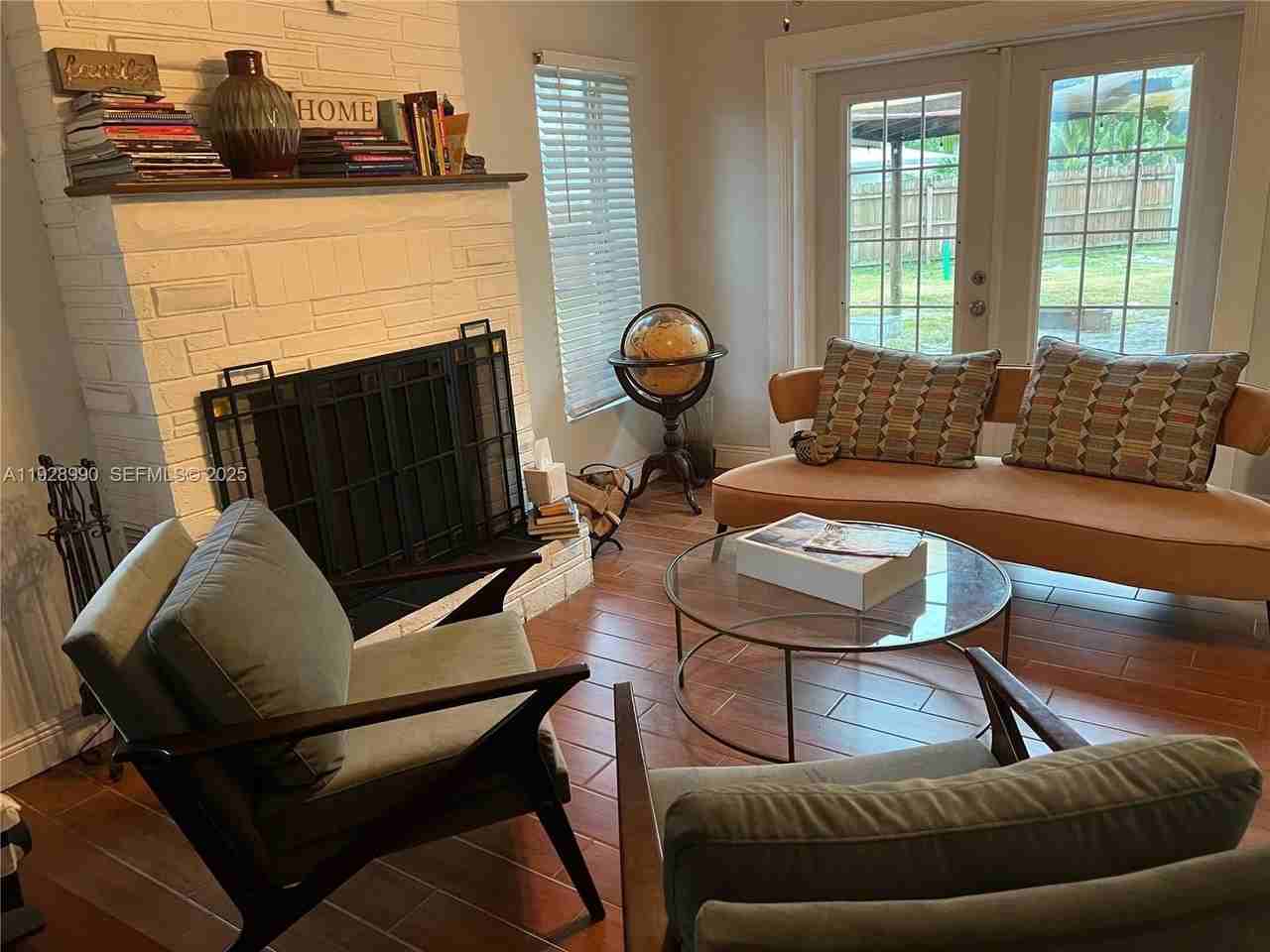 1040 Lyons Park Dr - Photo 6 of 14