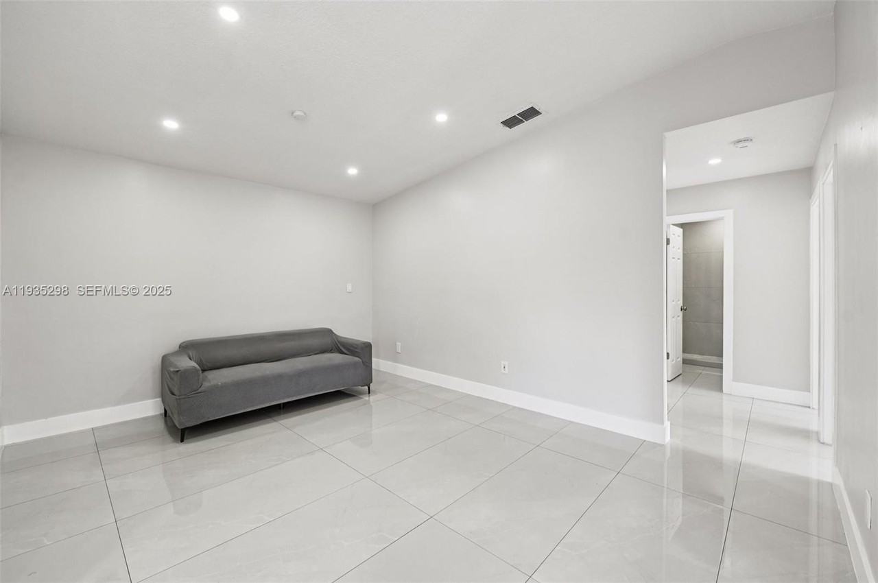 12237 Sw 193rd St #1 - Photo 6 of 26