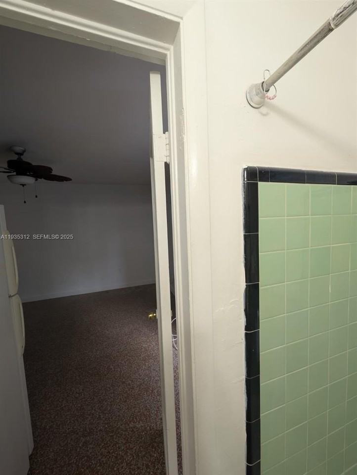 2928 Sw 10th St #4 - Photo 3 of 8