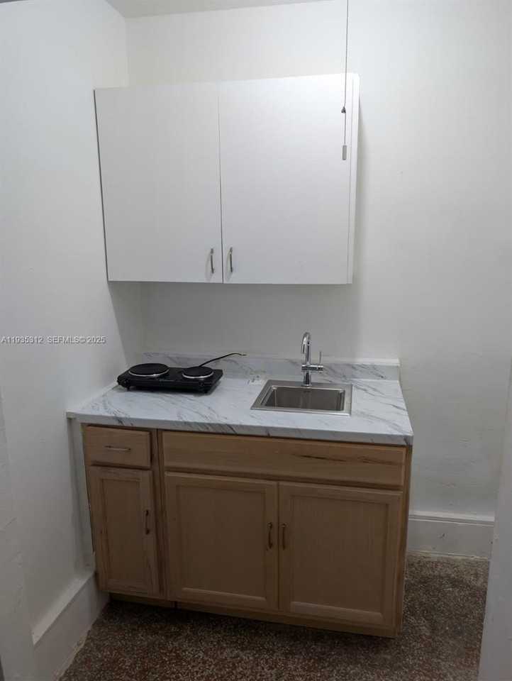 2928 Sw 10th St #4 - Photo 7 of 8