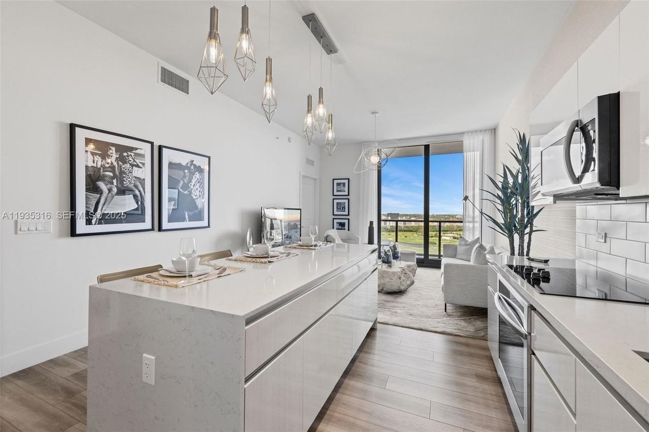 101 Diplomat Pkwy #1605