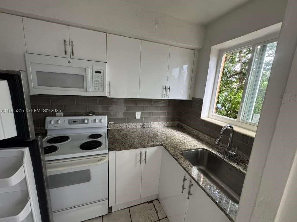 888 Sw 6th St #601 - Photo 7 of 15