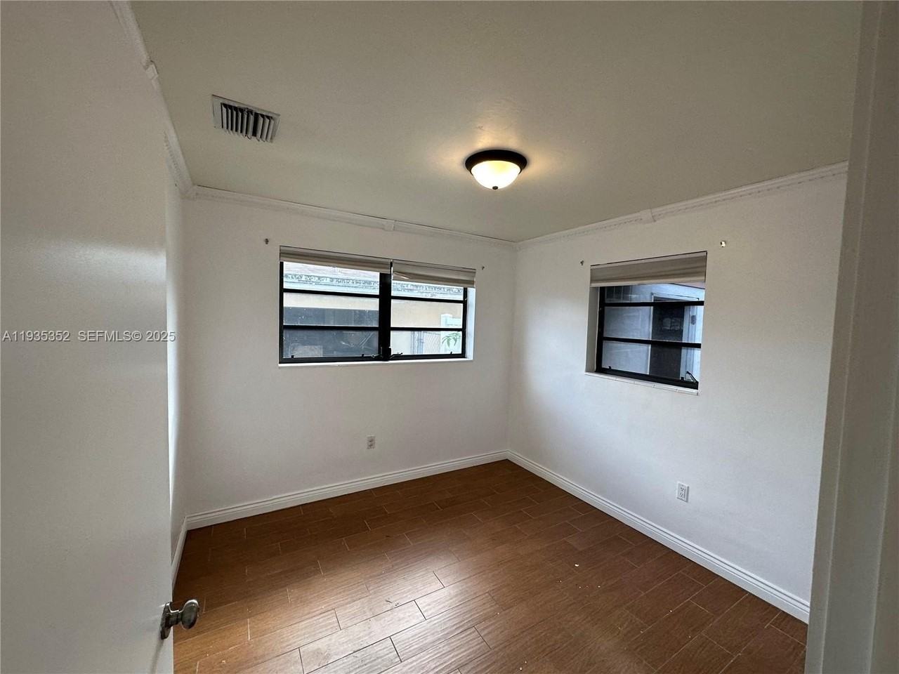 7880 Nw 11th St - Photo 5 of 24