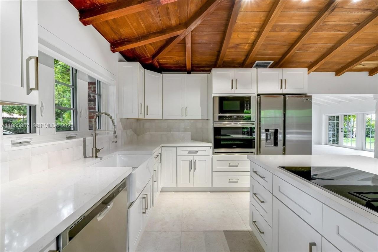 504 Navarre Ave - Photo 6 of 26