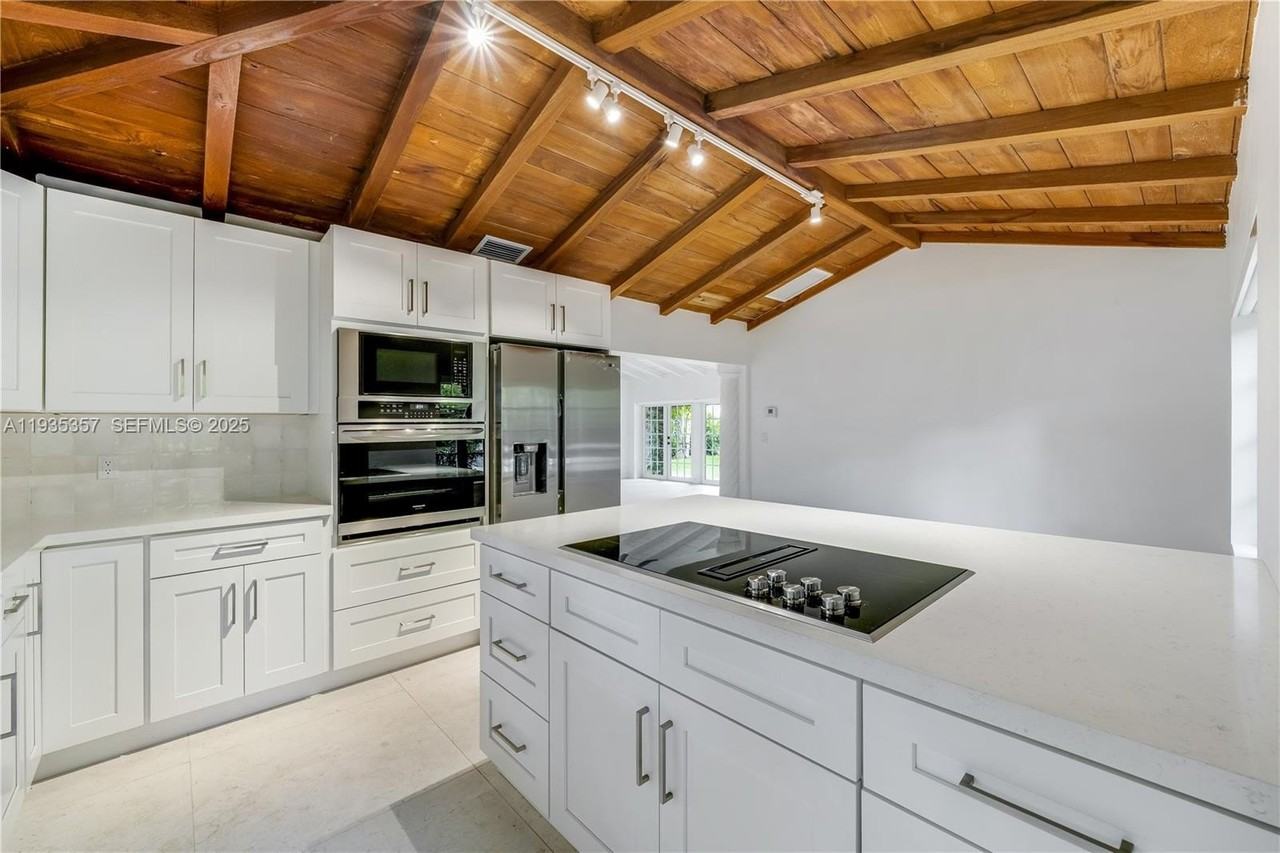 504 Navarre Ave - Photo 7 of 26