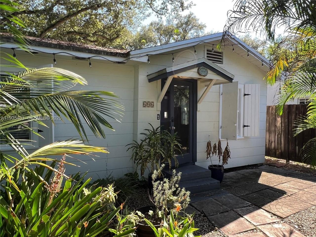 606 Sw 11th St #0 - Photo 2 of 19