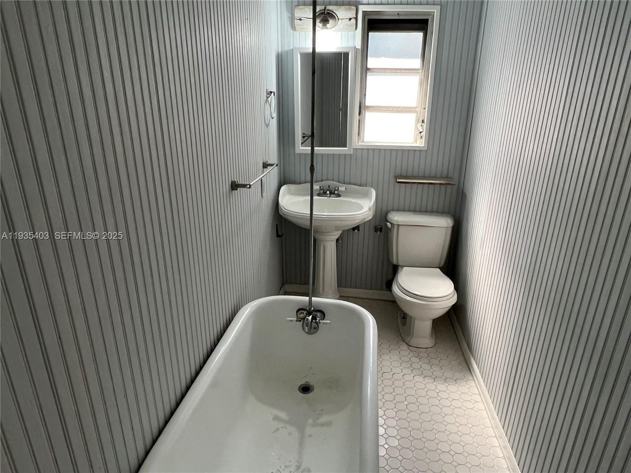 606 Sw 11th St #0 - Photo 6 of 19