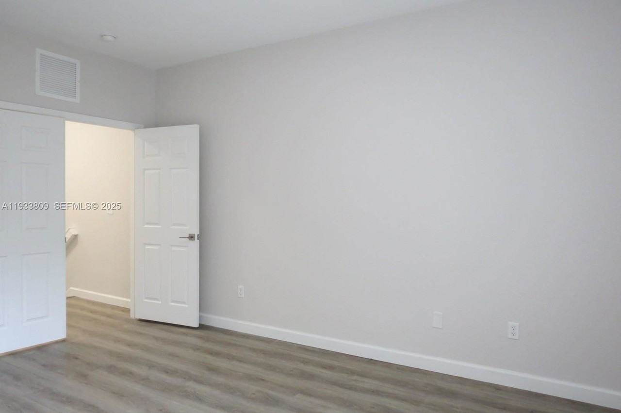 3558 Nw 29th Ct - Photo 4 of 8