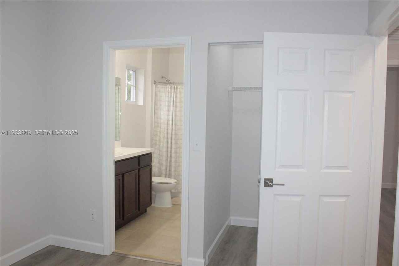 3558 Nw 29th Ct - Photo 6 of 8