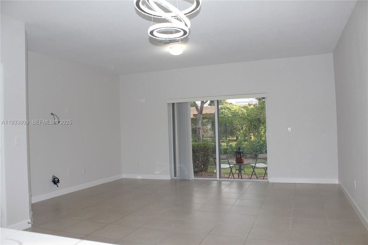 3558 Nw 29th Ct - Photo 7 of 8