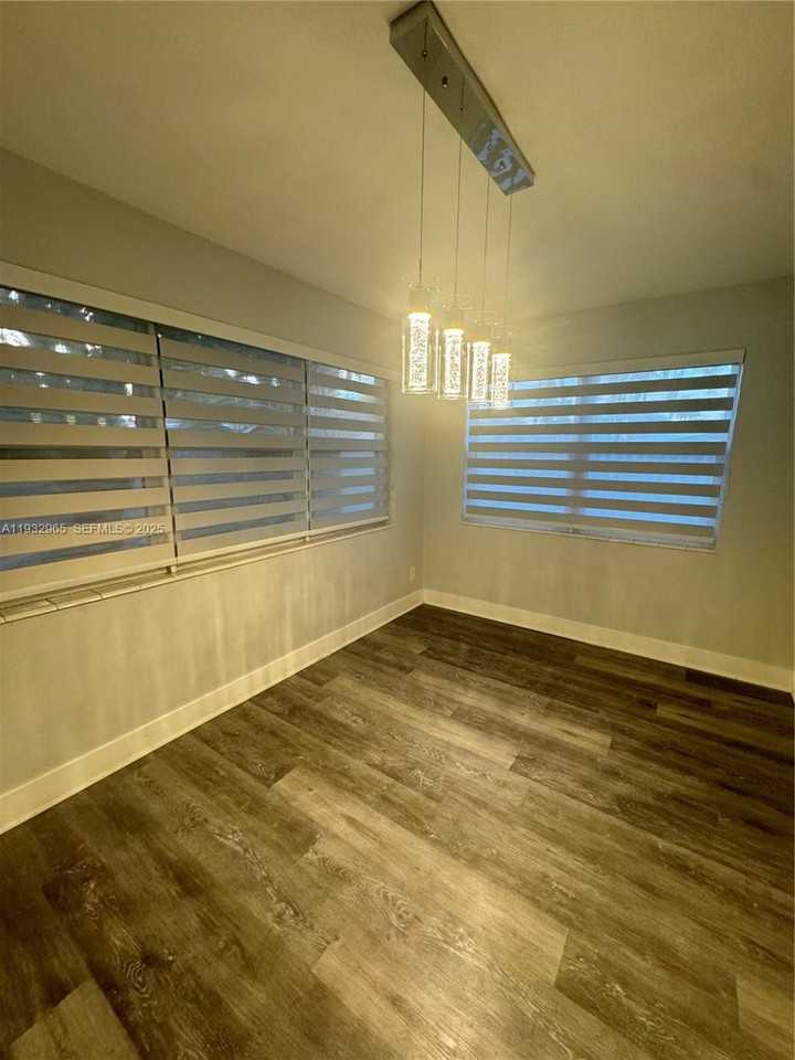 1020 N 74th Ter - Photo 5 of 8