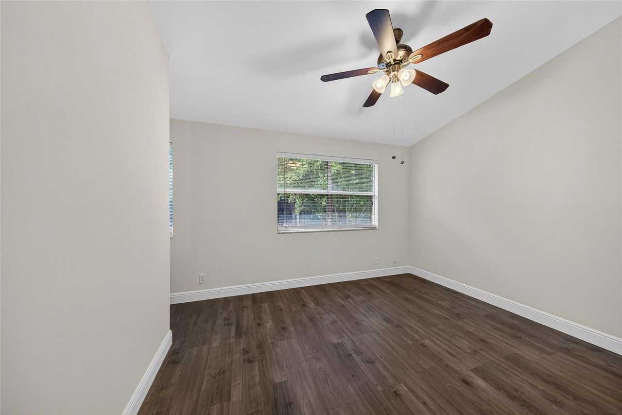 1921 Ne 15th Ave - Photo 7 of 8