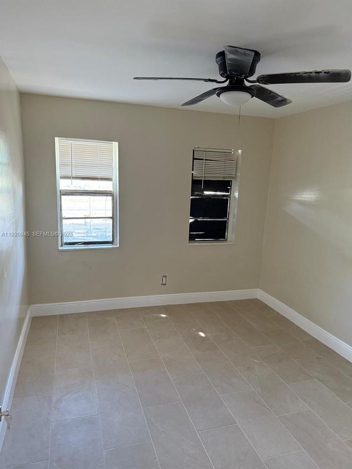 631 Nw 17th Ave - Photo 3 of 8